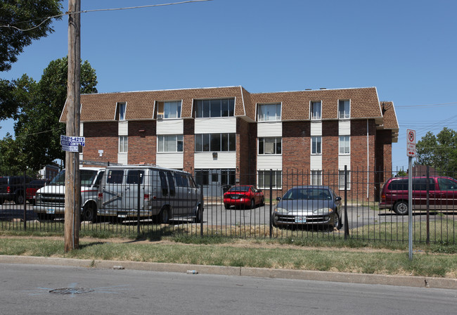 Four Seasons Apartments in St. Louis, MO - Building Photo - Building Photo