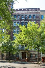 234-242 E 50th St in New York, NY - Foto de edificio - Building Photo