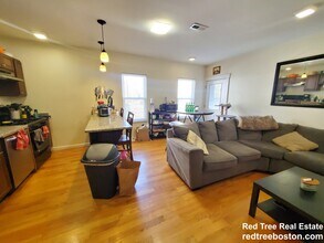 21-23 Weitz St. Unit 1, Unit 1 in Boston, MA - Foto de edificio - Building Photo