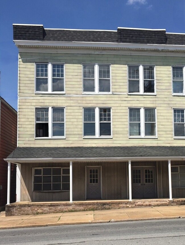 property at 17 E Main St