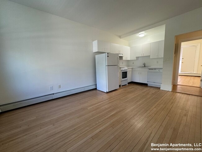 1531 Beacon St, Unit 16 in Brookline, MA - Foto de edificio - Building Photo