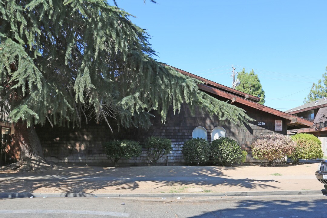 Res 4 Plex in Fresno, CA - Foto de edificio