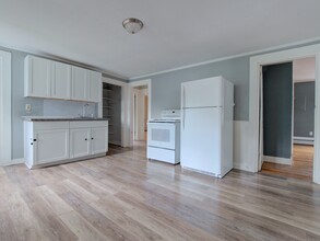 1-5 Pratte Ave in Norwich, CT - Building Photo - Building Photo