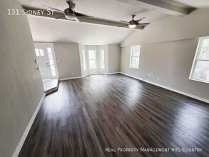 131 Sidney St in San Antonio, TX - Building Photo - Building Photo