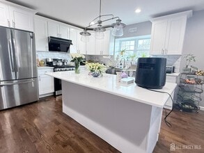 42 Nelson Ave in Edison, NJ - Building Photo - Building Photo