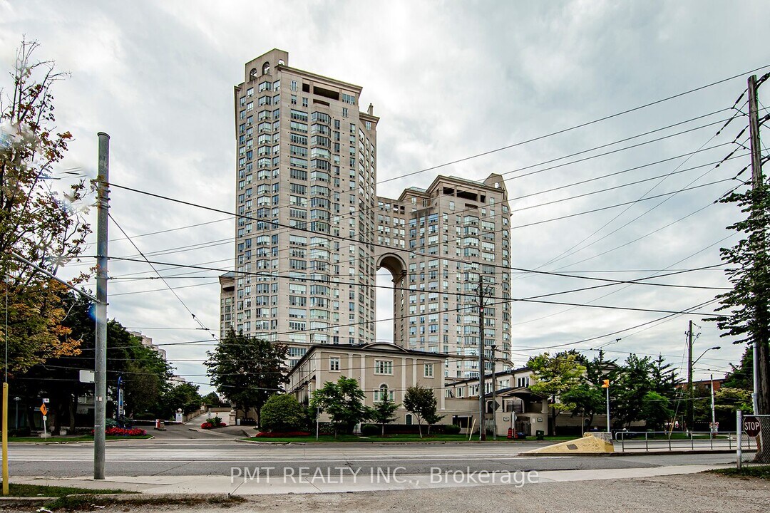 2285-2285 Lake Shore Blvd W in Toronto, ON - Building Photo