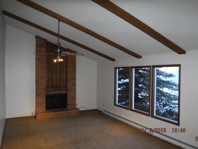 property at 1502 Parkview Pl