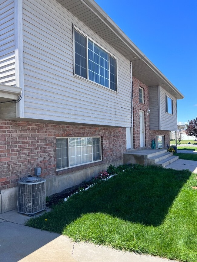 property at 570 W 350 N