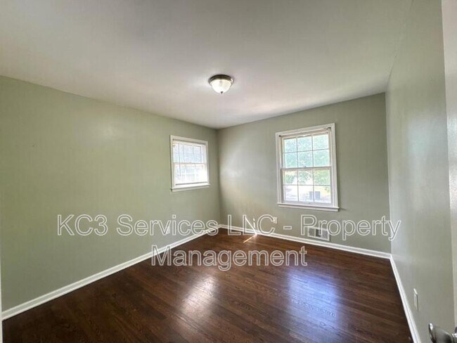 10419 College Ave in Kansas City, MO - Building Photo - Building Photo