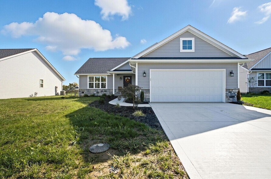 557 Cannondale Ave in Johnstown, OH - Foto de edificio