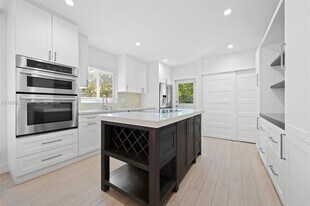 126 Antiquera Ave in Miami, FL - Building Photo