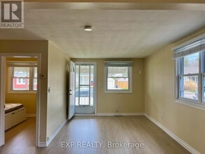 6270 Monroe St in Niagara Falls, ON - Building Photo - Building Photo