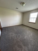 7082 SE 66th Terrace in Riverton, KS - Foto de edificio - Building Photo