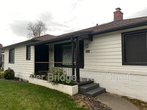 5724 Callister Ave in Sacramento, CA - Building Photo - Building Photo