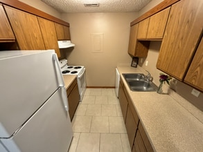 5010 Emerald Dr, Unit 03 in Lincoln, NE - Building Photo - Building Photo