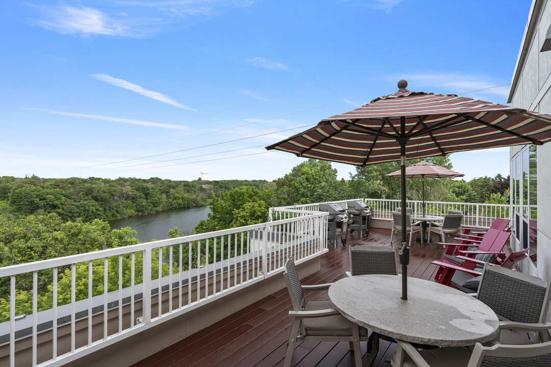 The Heights of Mendota in Mendota Heights, MN - Foto de edificio