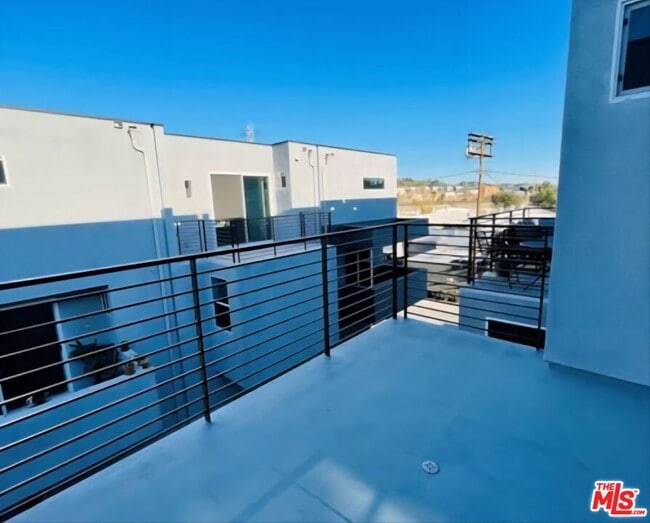 2931 1/2 Denby Ave in Los Angeles, CA - Building Photo - Building Photo