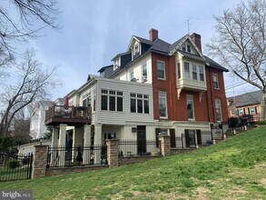 256 Radcliffe St in Bristol, PA - Foto de edificio - Building Photo