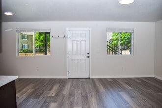 1973 Sky Park Dr in Medford, OR - Building Photo - Building Photo