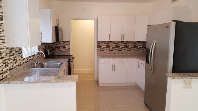 510 NW 113th St, Unit 512 in Miami, FL - Building Photo - Building Photo