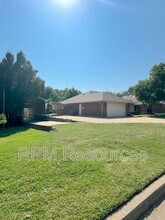 12000 Hollyrock Dr in Yukon, OK - Building Photo - Building Photo
