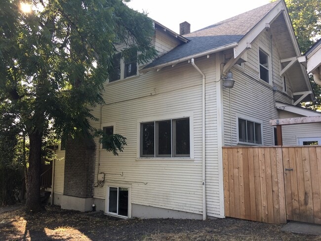2200 Willamette St in Eugene, OR - Building Photo - Building Photo