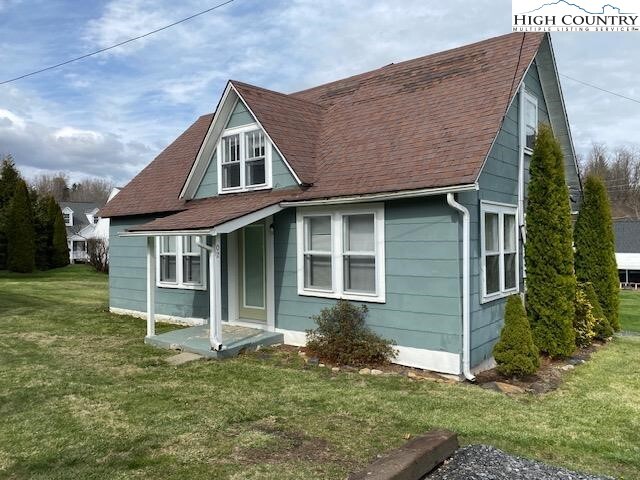 2 W 4th St in West Jefferson, NC - Building Photo