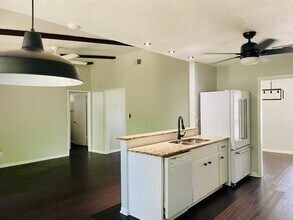 6717 Tulsa Cove in Austin, TX - Foto de edificio - Building Photo