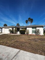 7403 Populus Dr in Port Richey, FL - Building Photo