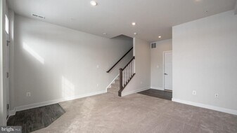 6404 Wild Plum Dr in Frederick, MD - Building Photo