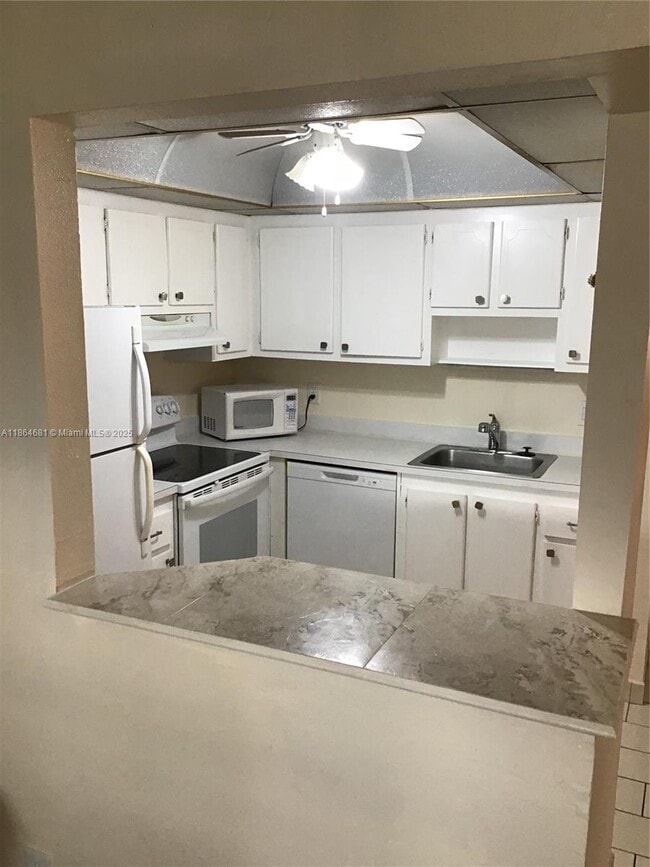 359 Saxony Ln in Delray Beach, FL - Building Photo - Building Photo