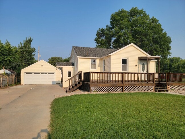 property at 704 S Kimball St
