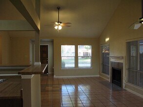 7659 Alcomita Dr in Houston, TX - Building Photo - Building Photo