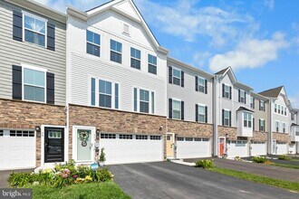 56 Dolcie Ln in Lawrence Township, NJ - Building Photo - Building Photo