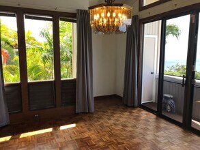 1864 Alaweo St in Honolulu, HI - Building Photo - Building Photo