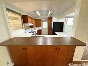 1940 Palamoi St in Pearl City, HI - Building Photo - Building Photo