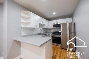 6954 N Sheridan Rd in Chicago, IL - Building Photo