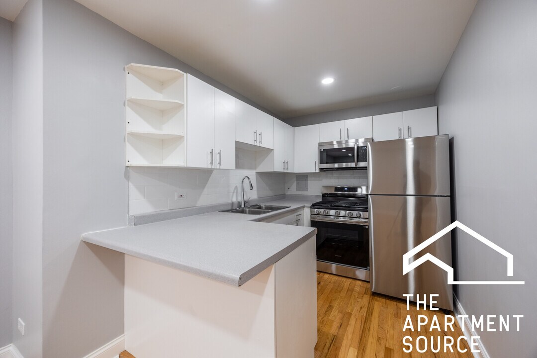 6954 N Sheridan Rd in Chicago, IL - Building Photo