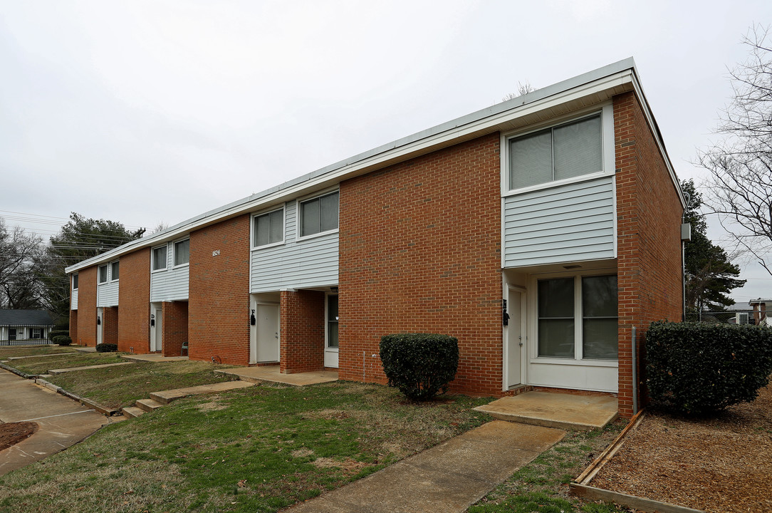 Parker Heights in Charlotte, NC - Building Photo