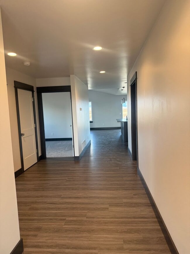 906 Papa Yo Pkwy in Belgrade, MT - Building Photo - Building Photo