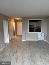 5225 Pooks Hill Rd in Bethesda, MD - Building Photo - Building Photo