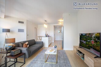 340 Fremont St in San Francisco, CA - Building Photo - Building Photo