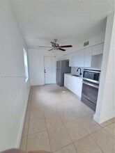 1006 10th St in West Palm Beach, FL - Foto de edificio - Building Photo