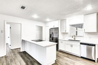 2322 San Paula Ave in Dallas, TX - Building Photo - Building Photo