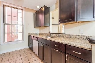 219 Central St, Unit 4F in Lowell, MA - Building Photo - Building Photo
