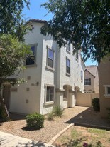 700 N Port Dr in Gilbert, AZ - Building Photo