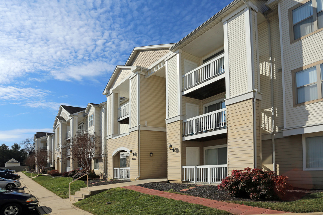 Burnt Oaks in North Beach, MD - Foto de edificio