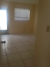 230 NE 40th St in Oakland Park, FL - Building Photo - Building Photo