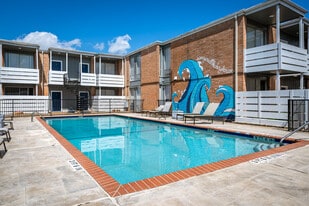 Bay House Apartments in Houston, TX - Building Photo