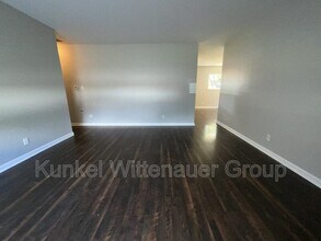 209 Whitehall Dr in O'Fallon, IL - Building Photo - Building Photo